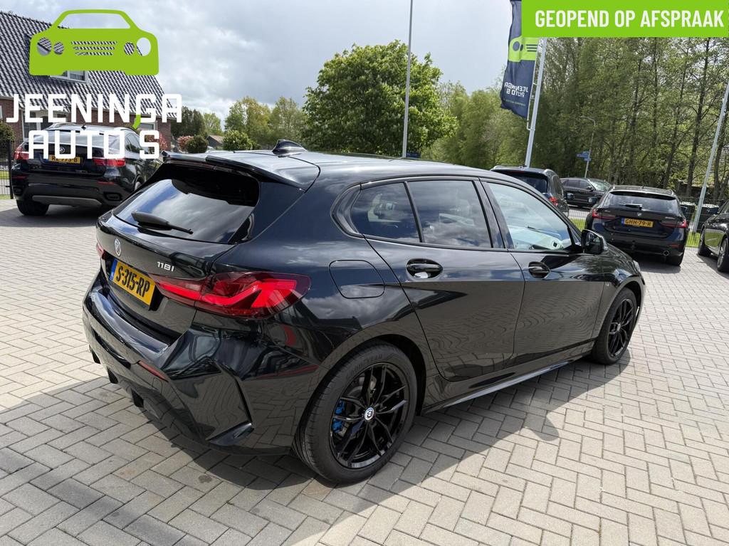 BMW 1-serie 118i M Sport Edition|Leer|Pano|Camera|AfnTrekhaa, Auto's, Gebruikt, Leder en Stof, Zwart, Origineel Nederlands