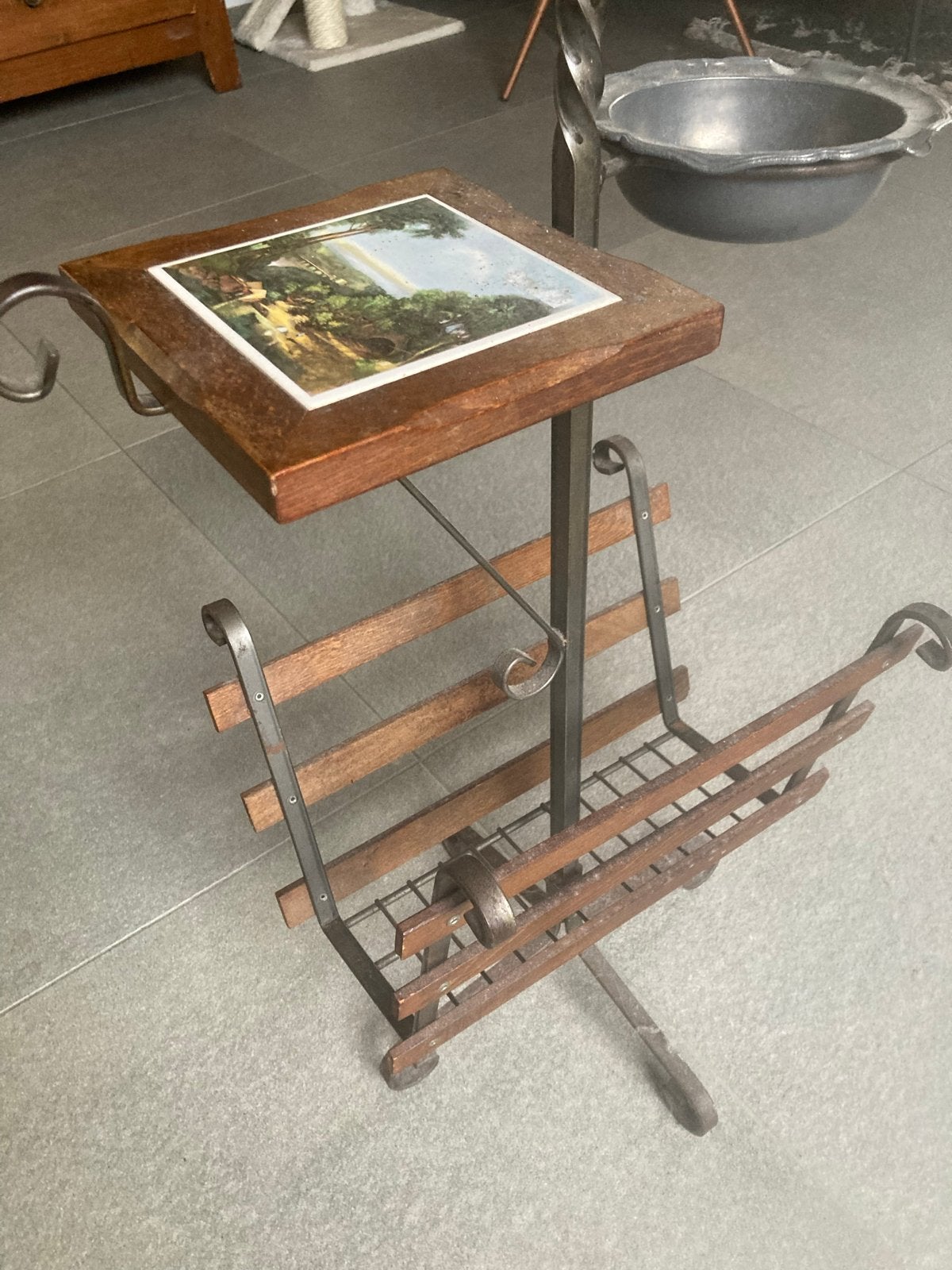 Vintage bijzettafel met tijdschriftenrek en asbak, Ophalen