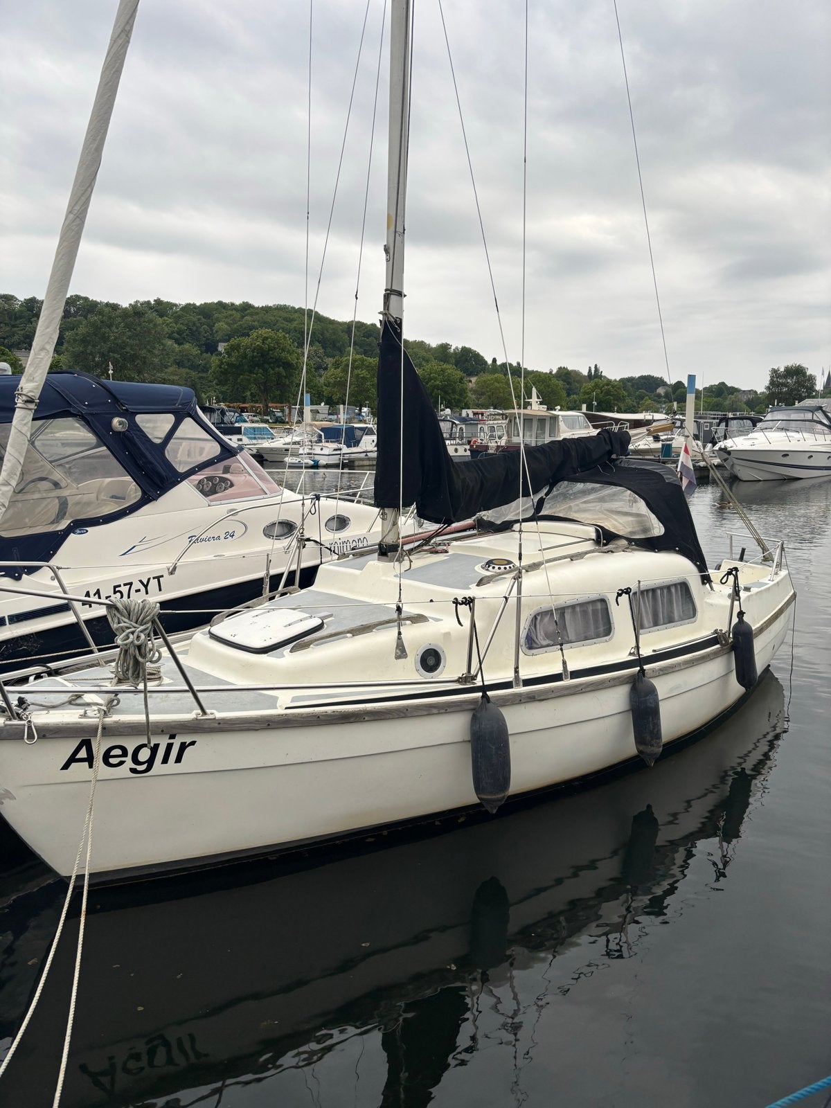 Leisure 22 Zeilboot met Yamaha 5pk, mast strijk installatie, Watersport en Boten, Ophalen, Gebruikt, 1.80 meter, 5 pk
