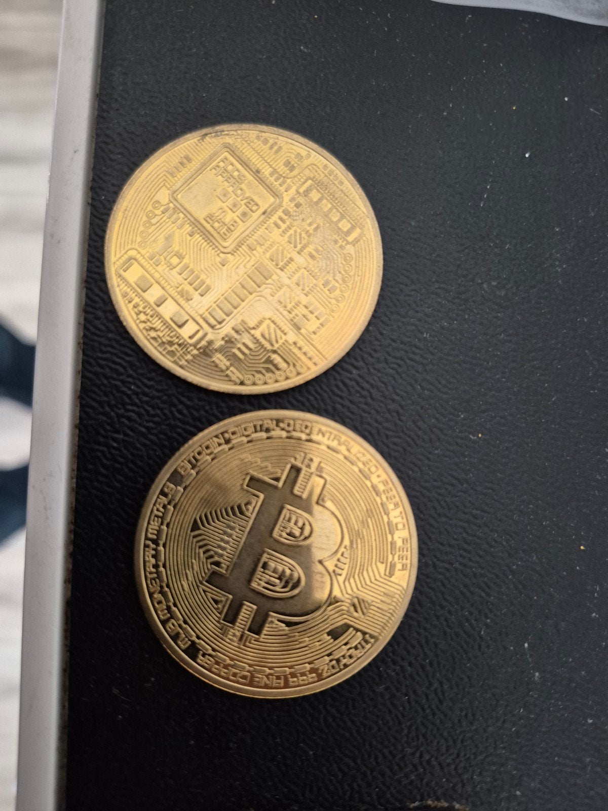 Gouden Bitcoin Herdenkingsmunten - Set van 2, Postzegels en Munten, Penningen en Medailles, Ophalen of Verzenden, Overige materialen