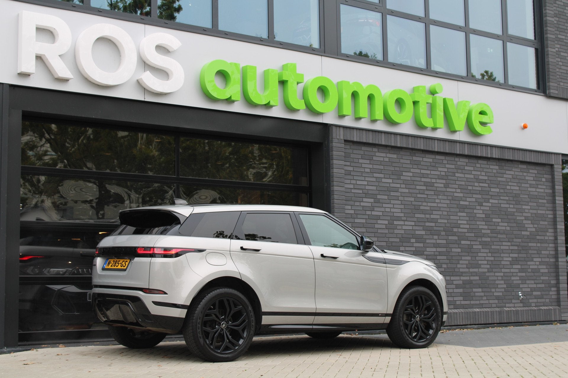 Land Rover Range Rover Evoque 2.0 D180 AWD R-Dynamic S | BTW, Auto's, Land Rover, Automaat, Dealer onderhouden, Gebruikt, 4 cilinders