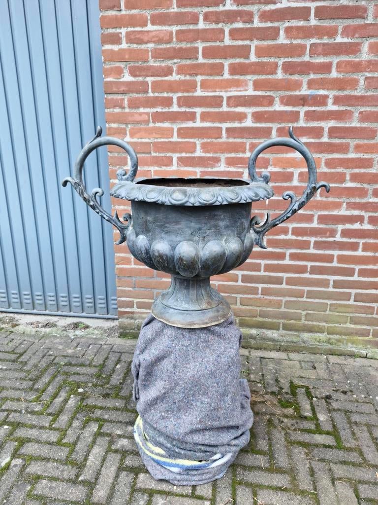 Grote antieke bronzen tuinvaas in zeer goede staat, Tuin en Terras, Tuinvazen, Ophalen of Verzenden