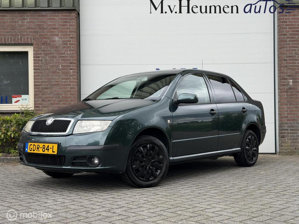 Skoda Fabia 1.4-16V Ambiente 100PK Airco, Voorwielaandrijving, 1037 kg, Gebruikt, Zwart