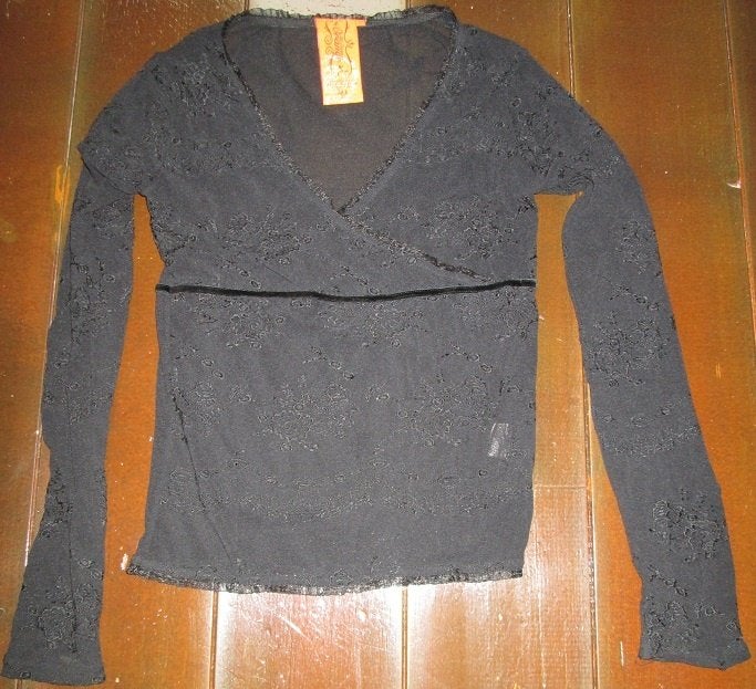 Broderie top met lange mouwen en een sexy halslijn., Zwart, Nieuw, Ophalen of Verzenden, Lange mouw
