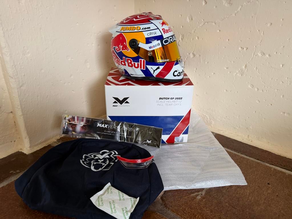 Max Verstappen Dutch GP 2022 Schaalhelm 1:2 + Extra's, Verzamelen, Overige Verzamelen, Ophalen of Verzenden, Nieuw