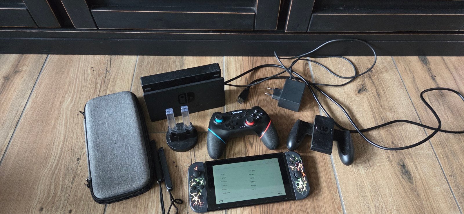 Nintendo Switch met accessoires en extra controller, Spelcomputers en Games, Ophalen of Verzenden, Zo goed als nieuw, Met 2 controllers