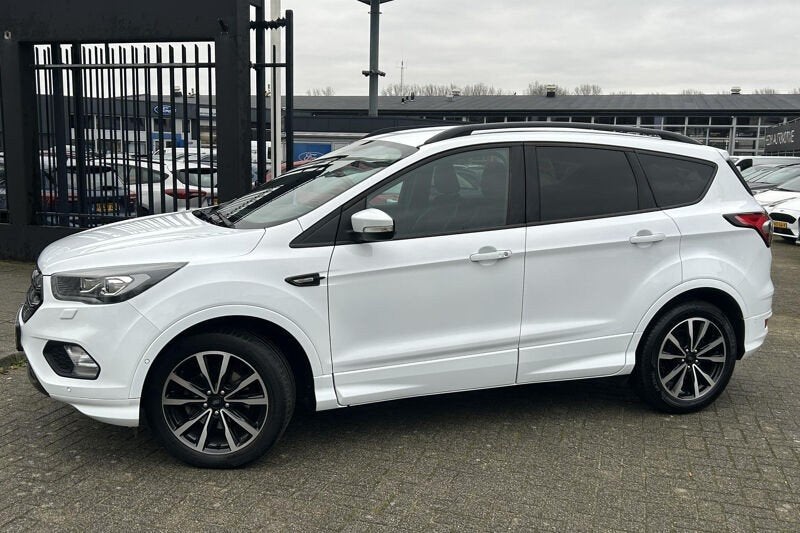 Ford Kuga 1.5 Ecoboost 150pk 2WD 2018 Wit, Auto's, 1498 cc, 4 cilinders, 2000 kg, Wit