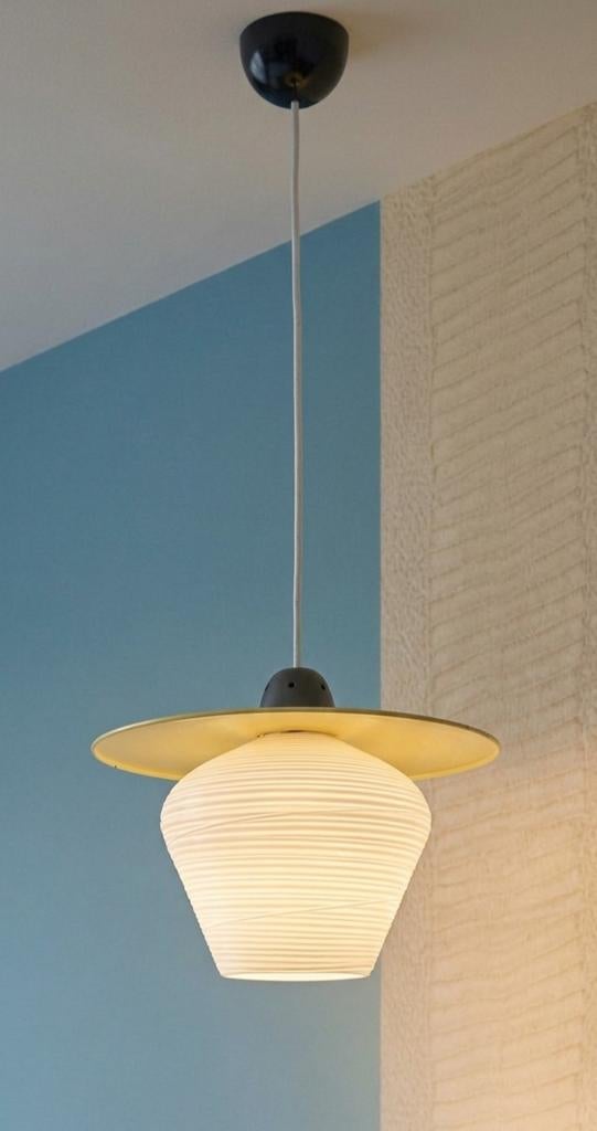 vintage, jaren 50 / 60 hanglamp, bewerkt glas, gele metalen, Huis en Inrichting, Lampen | Hanglampen, Gebruikt, Vintage, Ophalen of Verzenden