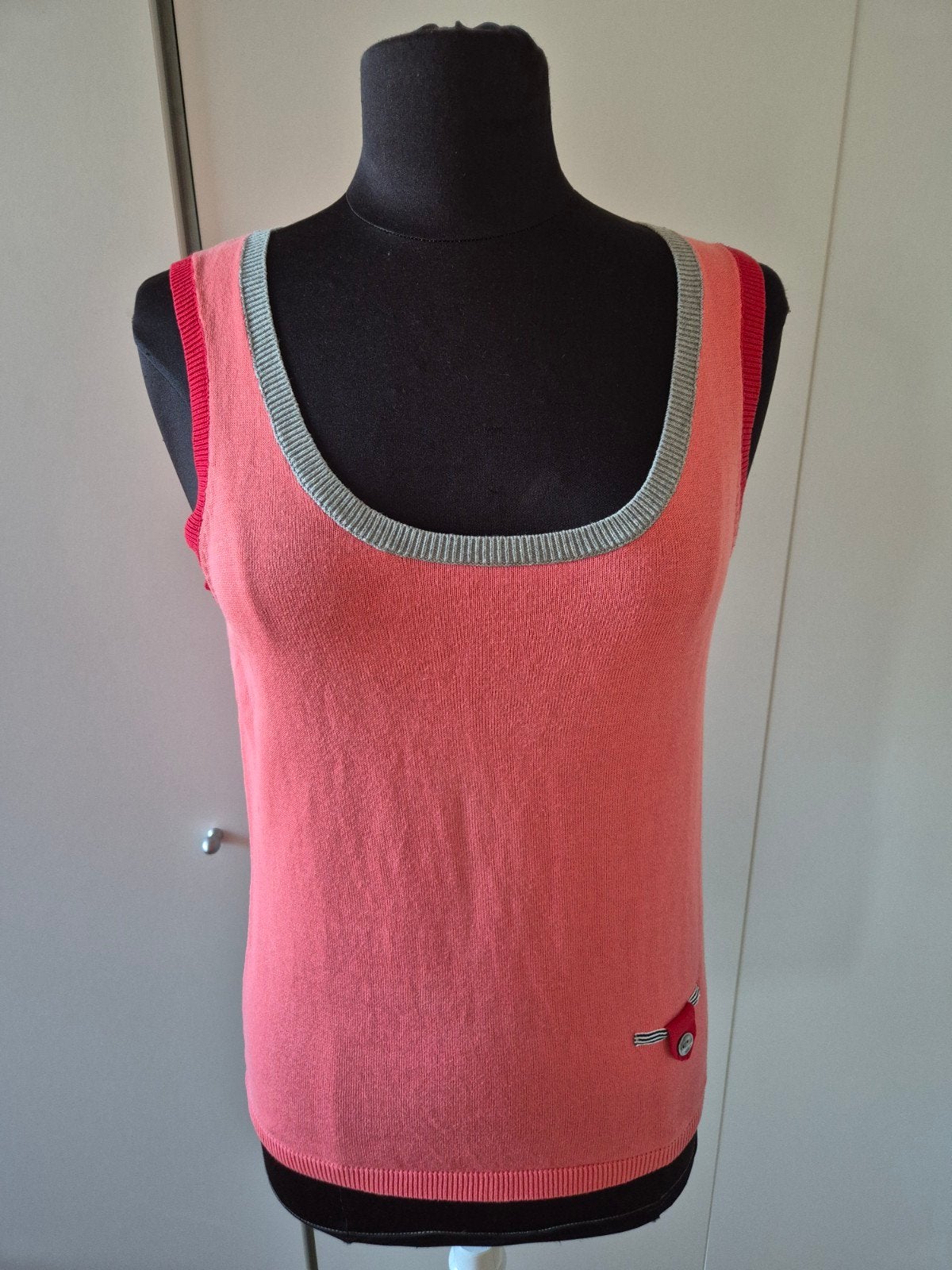 Mooie Venducci gebreide top / spencer koraalroze - maat L, Kleding | Dames, Ophalen of Verzenden, Maat 42/44 (L), Roze, Zonder mouw