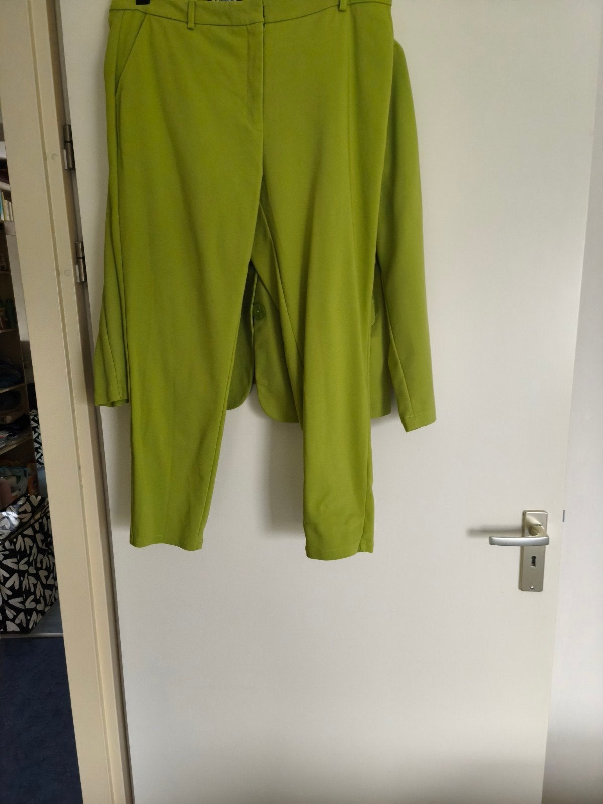 ELVIRA  appelgroene pak, Ophalen, Nieuw, Maat 42/44 (L)