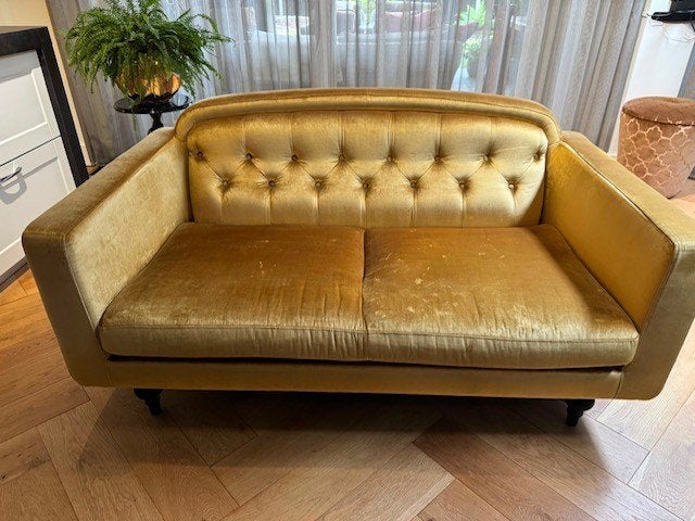 stijlvolle velours bank in goud met jacquard details, Huis en Inrichting, Banken | Bankstellen, Ophalen, Gebruikt, 150 tot 200 cm