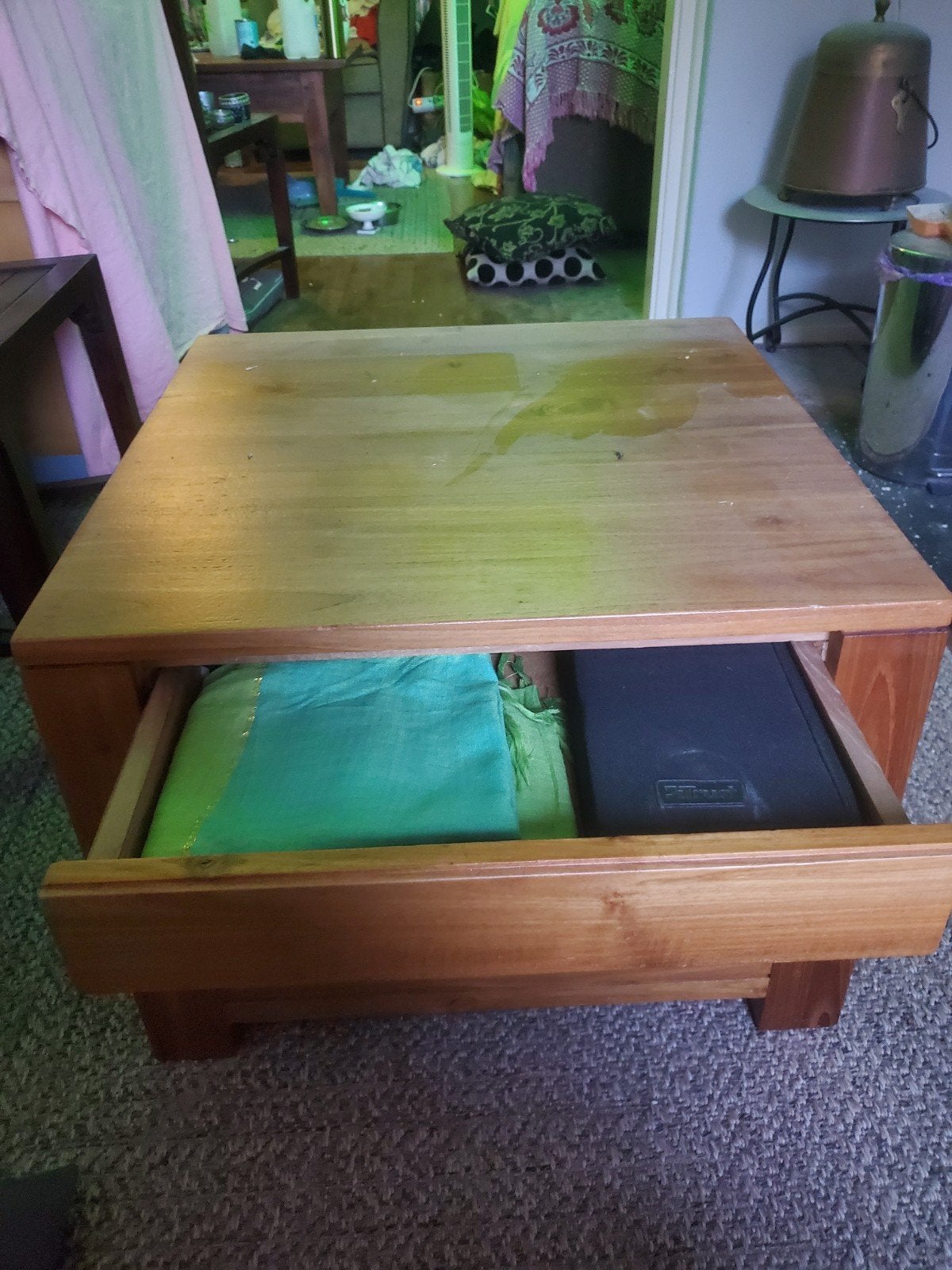 Houten salontafel met lade en opbergvak, Huis en Inrichting, Tafels | Salontafels, Gebruikt, 50 tot 100 cm, Modern, functioneel