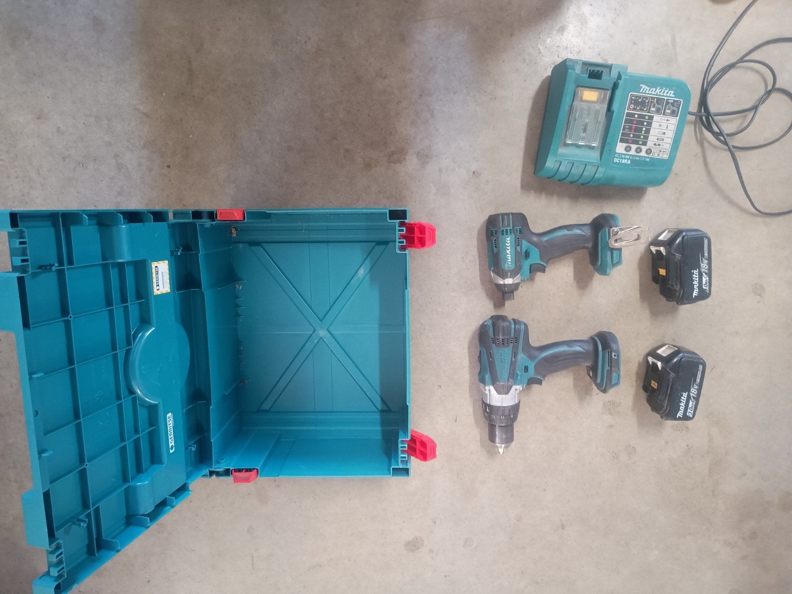 Makita Boormachine Set met Accu's en Lader in Koffer, Doe-het-zelf en Verbouw, Gebruikt, Variabele snelheid, Ophalen of Verzenden