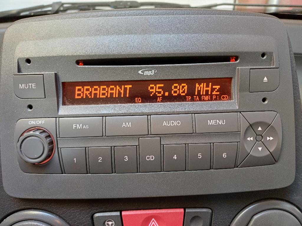 autoradio Fiat Panda uit 2011, Auto diversen, Autoradio's, Zo goed als nieuw, Ophalen