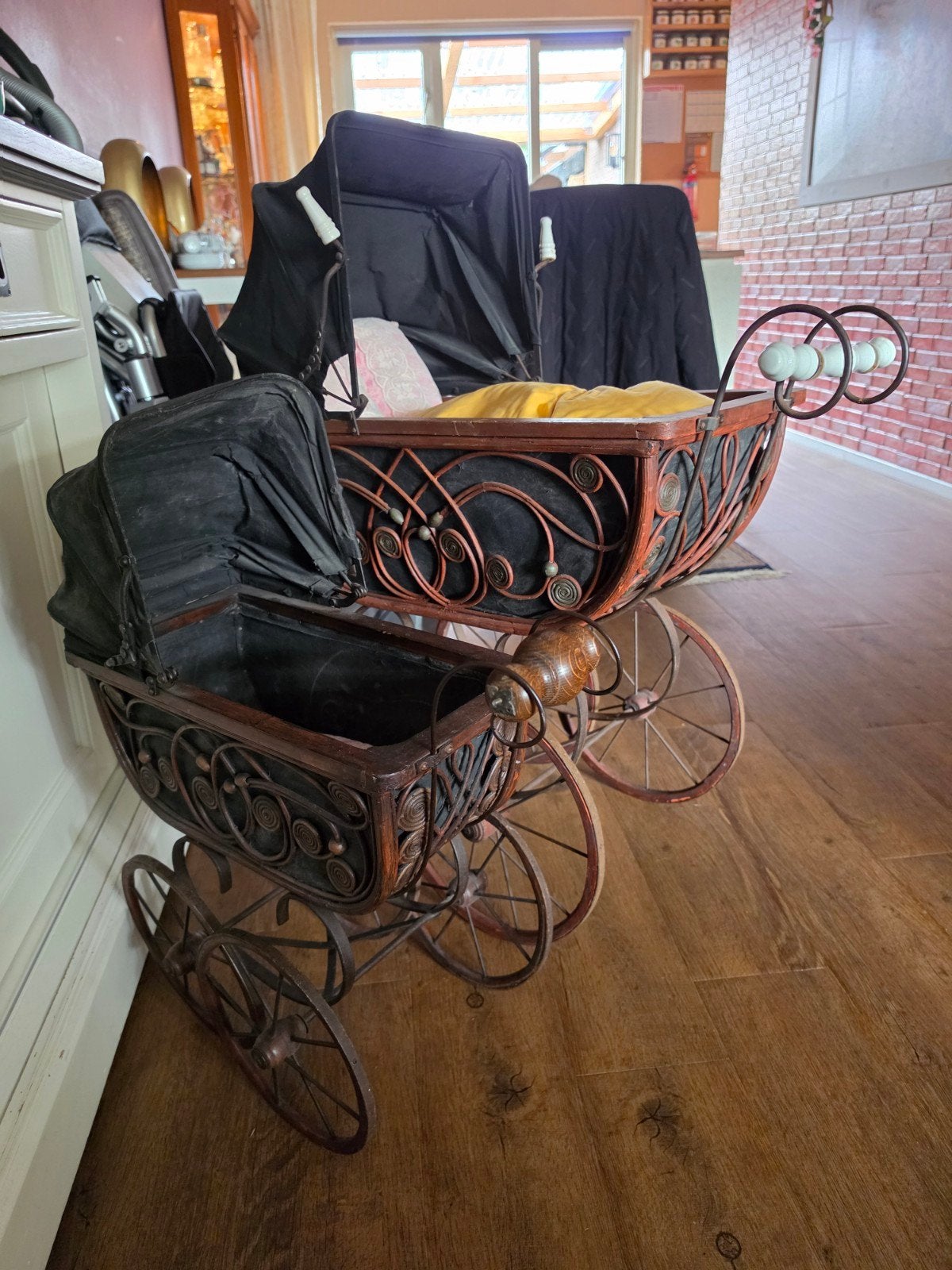 Oude Poppenwagens - Set van 2, Antiek en Kunst, Ophalen of Verzenden
