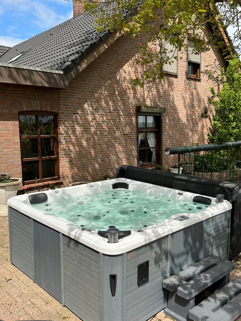 Jacuzzi balboa 5 persoons . Werkend te zien, Tuin en Terras, Ophalen of Verzenden, Zo goed als nieuw