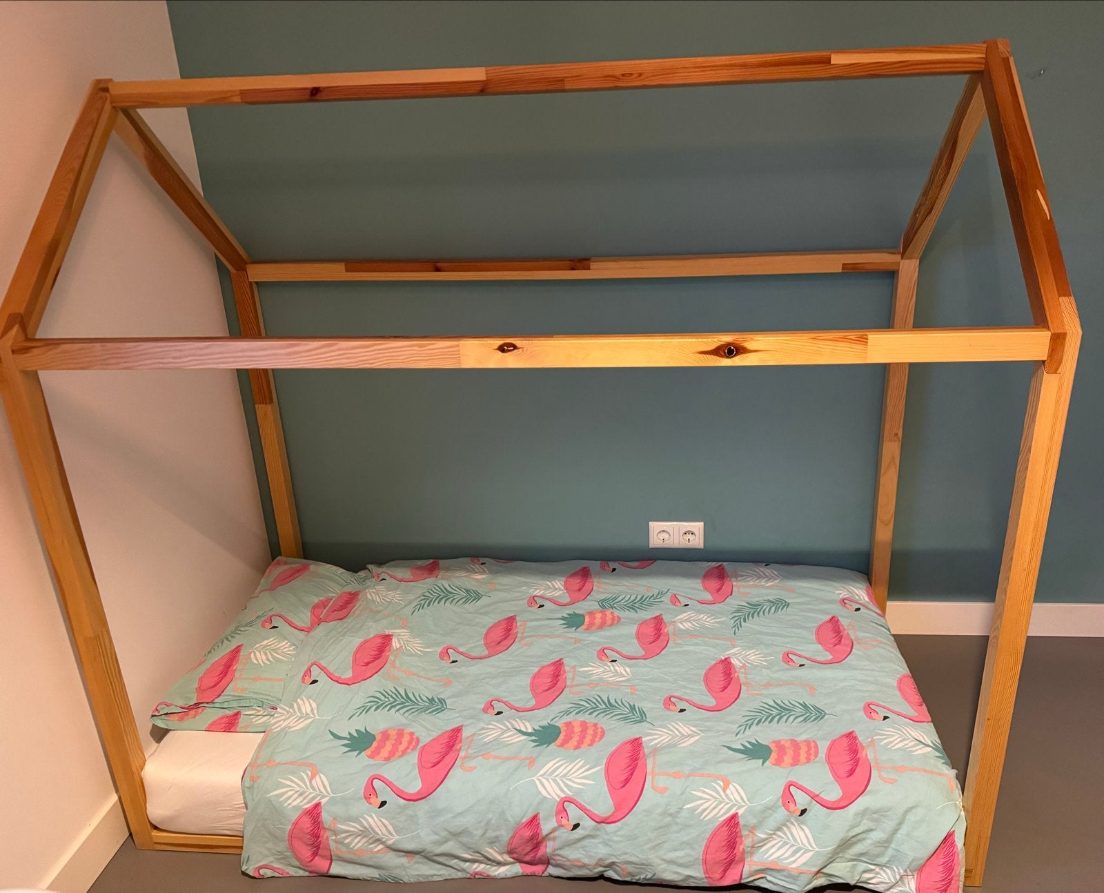 Petit Amelie huisjesbed maison Montessori incl. matras, 70 tot 85 cm, 140 tot 160 cm, Zo goed als nieuw, Ophalen