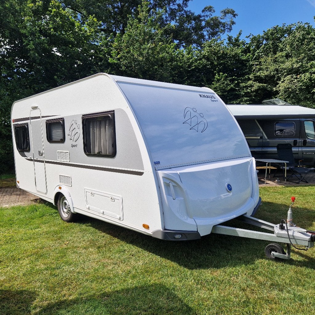 Knaus Sport 460 EU (2018), Caravans en Kamperen, Caravans, Particulier, tot en met 4, 1000 - 1250 kg, Treinzit, Knaus, 2 aparte bedden