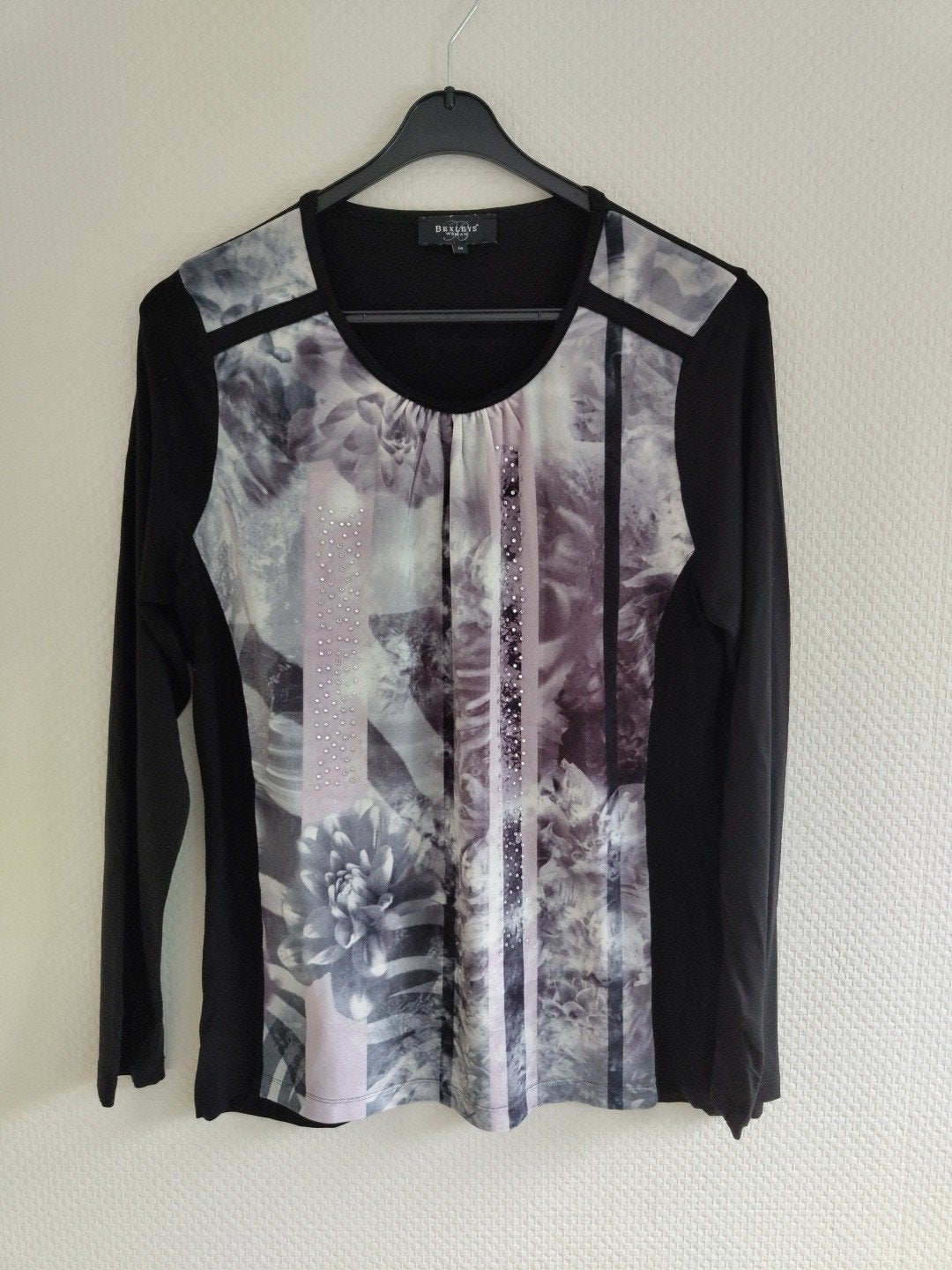 Bexleys top zwart met voorop print mt m in nette staat, Kleding | Dames, Maat 38/40 (M), Zwart, Ophalen of Verzenden, Zo goed als nieuw