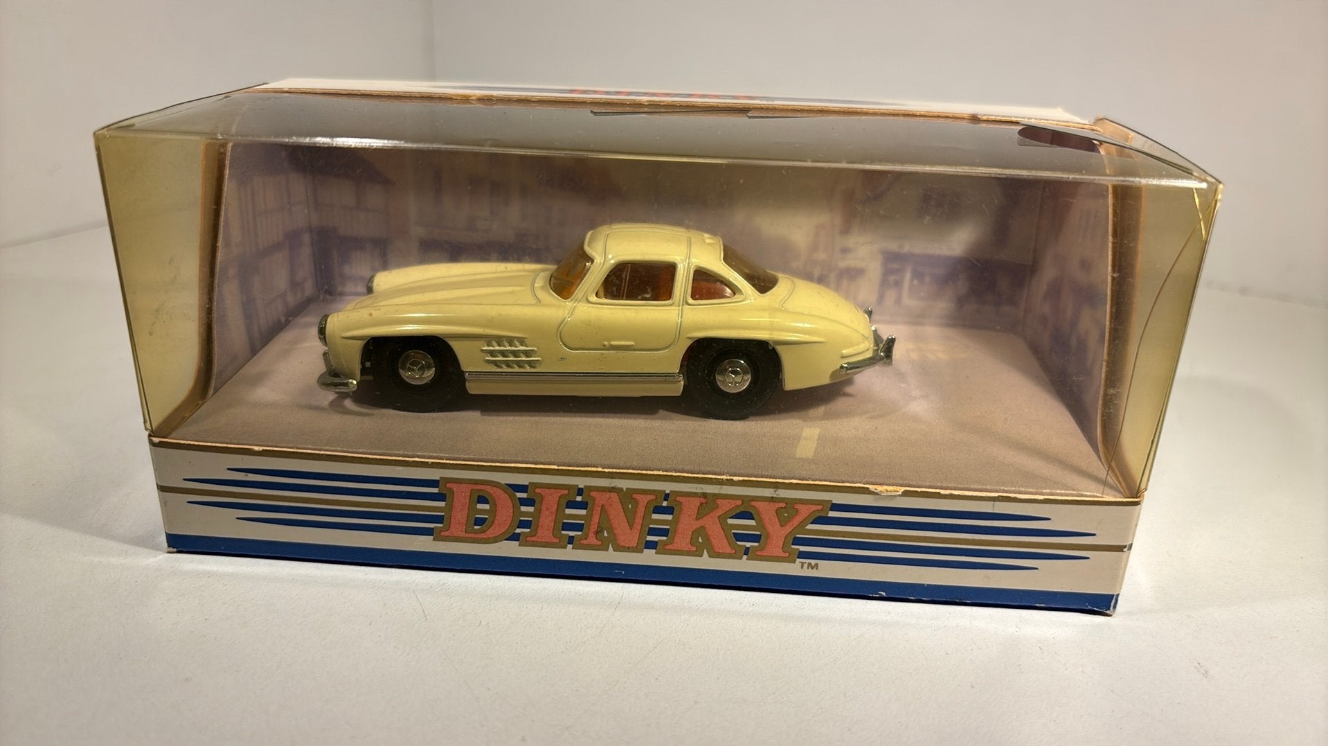 Mercedes benz 300 sl gullwing dinky Matchbox 1.43, Auto, Ophalen of Verzenden, A, A