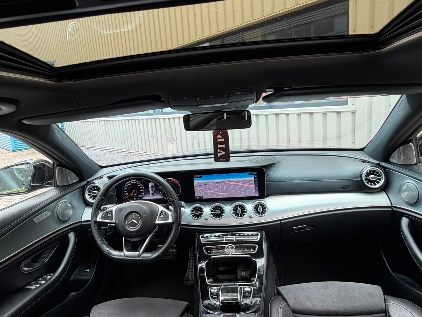 Mercedes-Benz E-klasse 220D Prestige Plus AMG-LINE OPEN DAK, Achterwielaandrijving, Gebruikt, 4 cilinders, Bedrijf