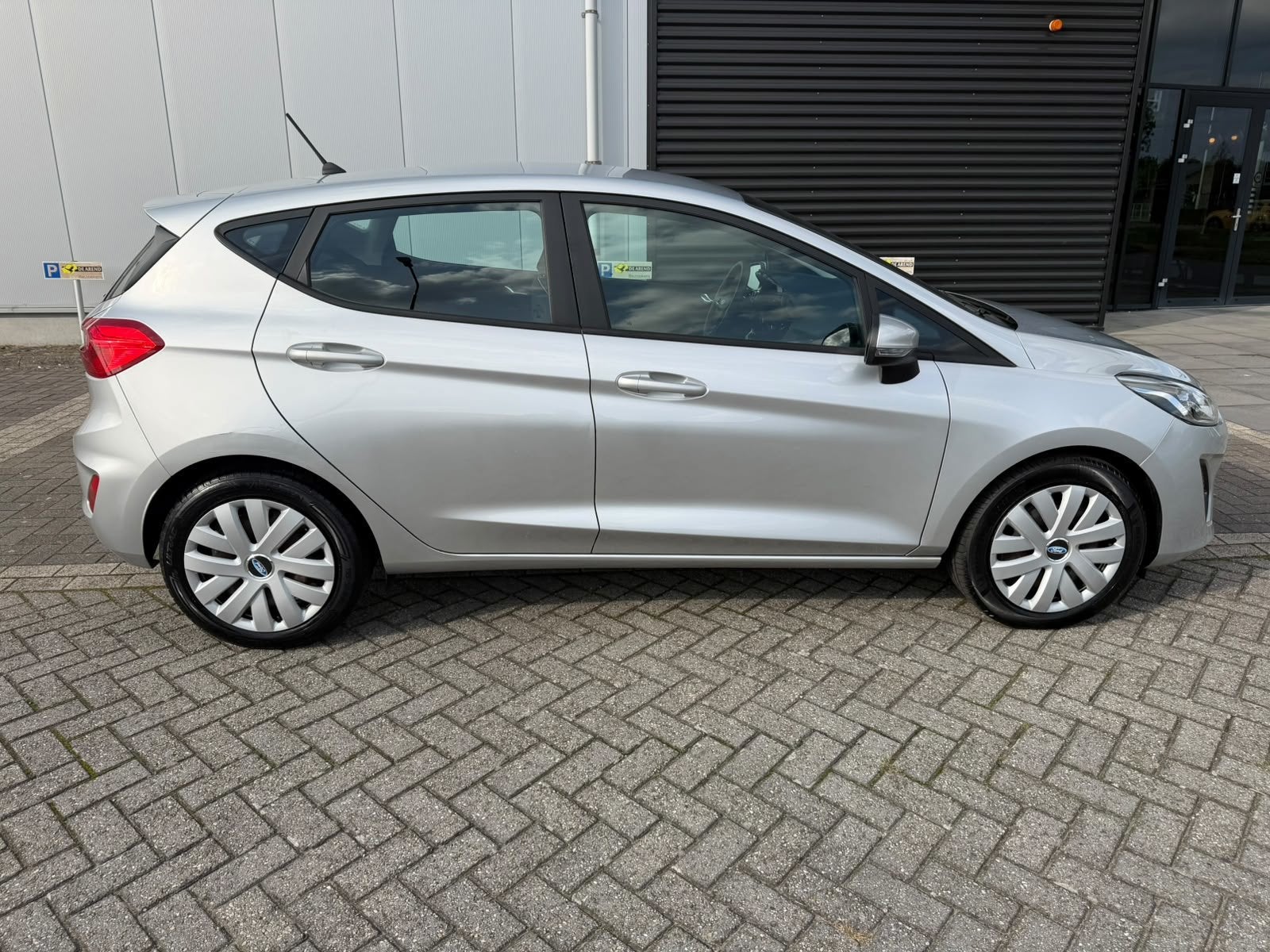 Foto 3 van Ford Fiesta 1.1 Trend Navigatie | Climate Control | 2 Sleute