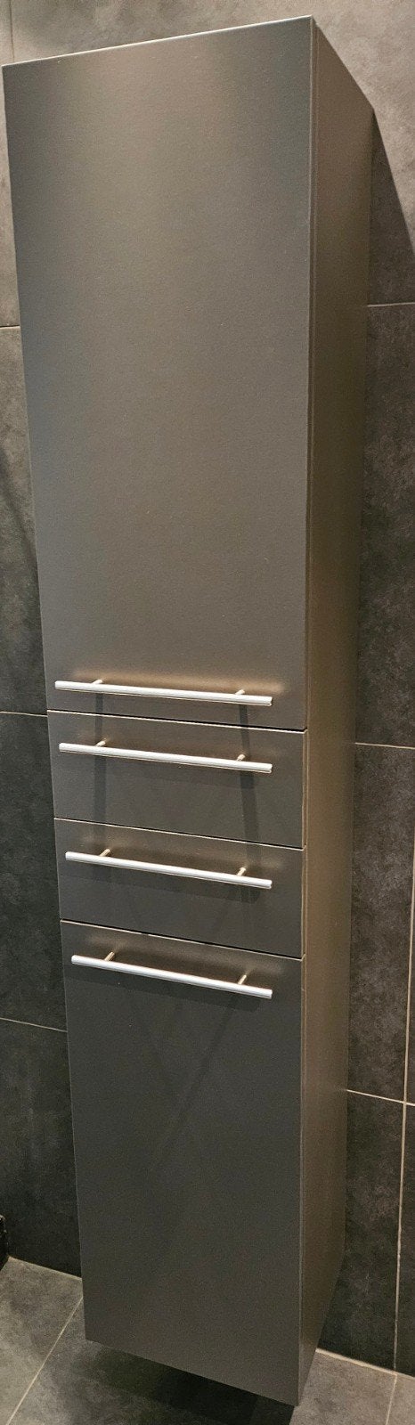 Moderne hoge badkamerkast met lades en deuren, Ophalen, (Half)hoge kast, Minder dan 50 cm, Zo goed als nieuw