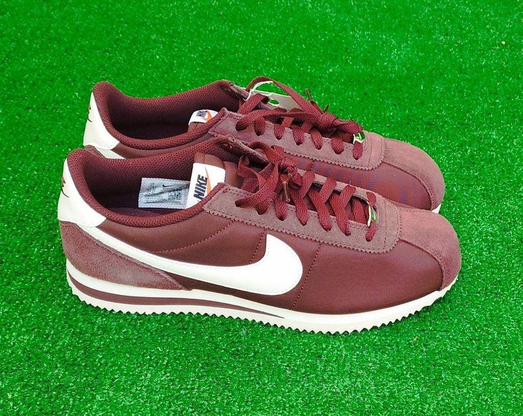 Nike Cortez Unisex Sneakers - Bordeauxrood Maat 43, One Bowerman Drive, Beaverton, OR 97005, USA, Overige kleuren, Nike Inc., Nike