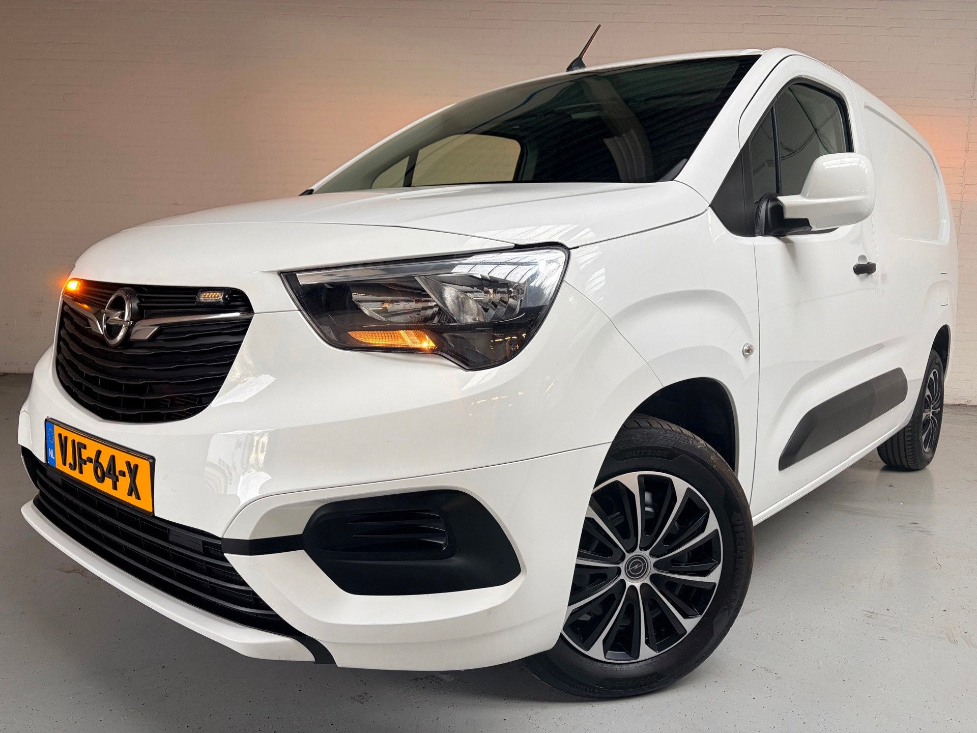 Opel Combo L2H1 Servicewagen 1.5D 100pk Edition, Sortimo inr, Voorwielaandrijving, Dealer onderhouden, Gebruikt, 4 cilinders