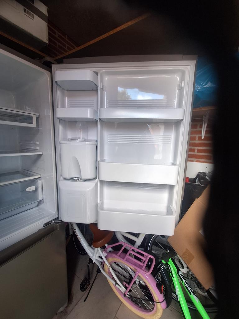 Samsung Koelkast met Vriezer en Waterdispenser, Ophalen, Zo goed als nieuw