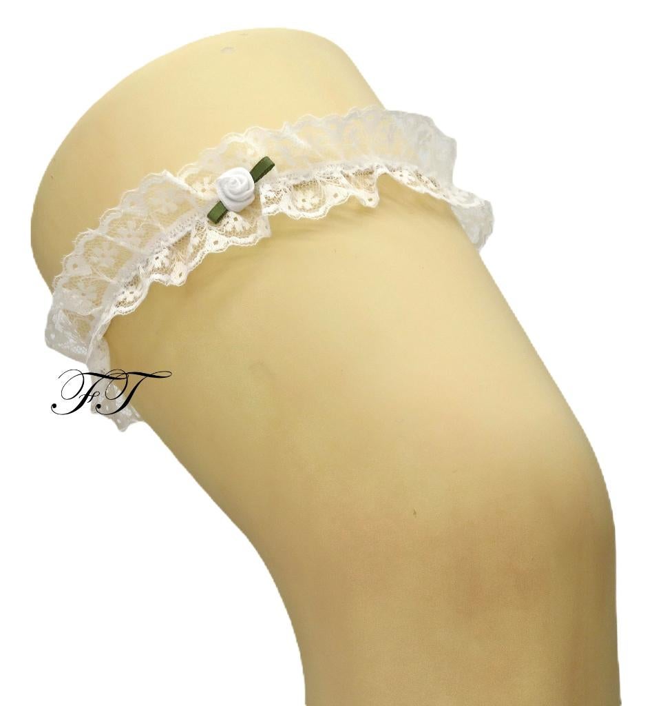 Witte kantige bruid kousenband met witte roosje., Ophalen of Verzenden, Nieuw