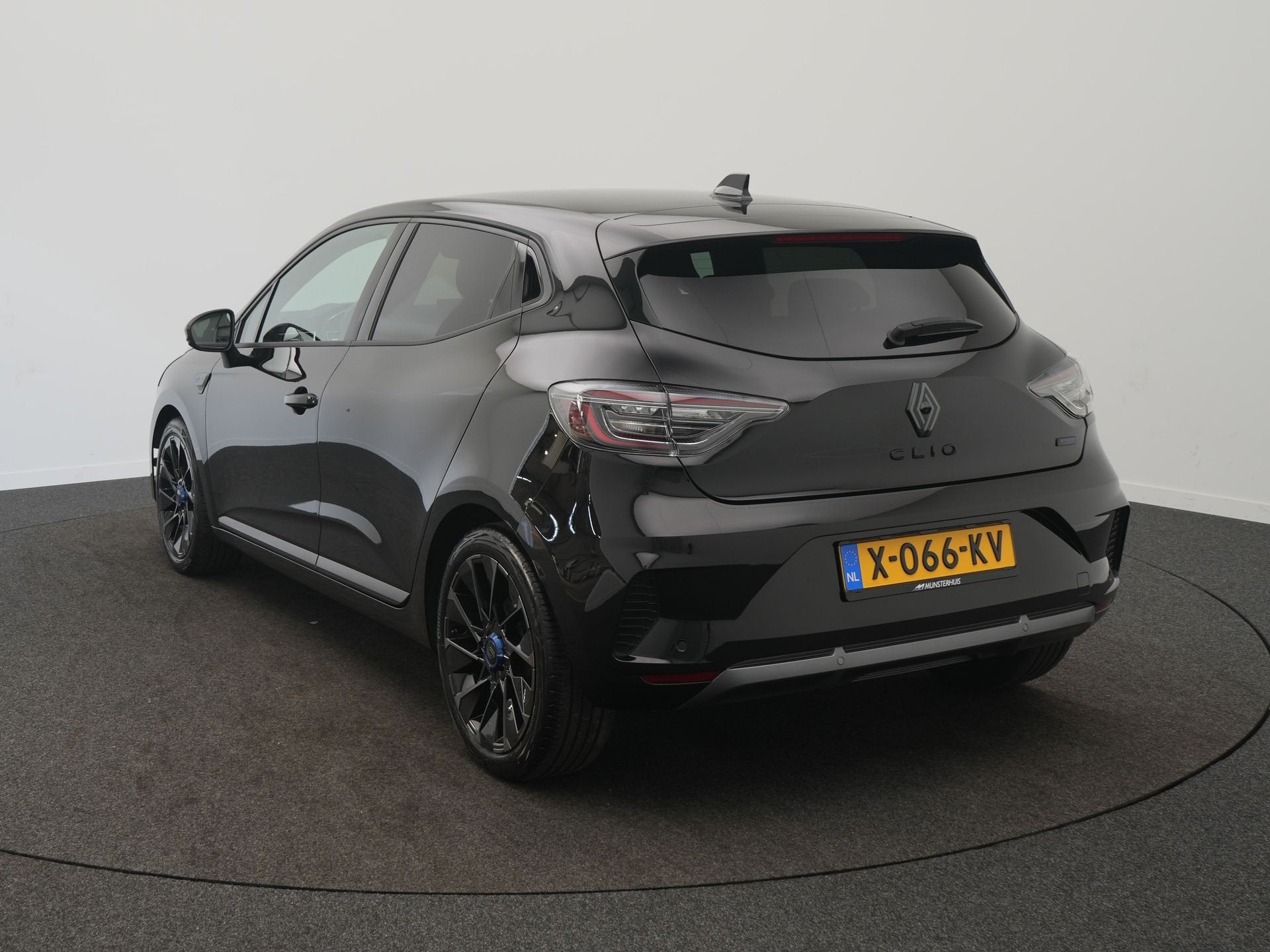 Renault Clio 1.6 E-Tech Full Hybrid 145 Esprit Alpine - RIJK, Auto's, Gebruikt, Zwart, Origineel Nederlands, 1248 kg