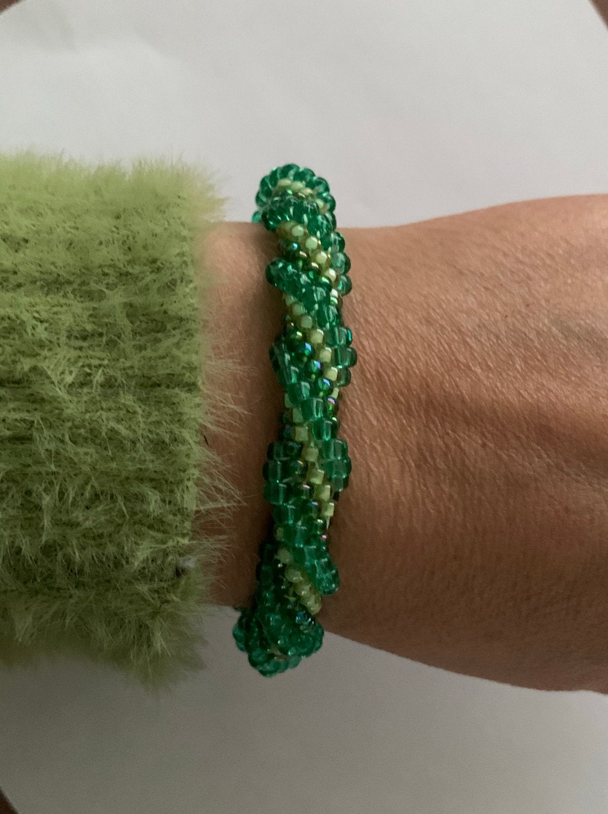 Jaren 60 appeltje groen armband verstelbaar, Ophalen of Verzenden, Zo goed als nieuw, Groen, Met bedels of kralen