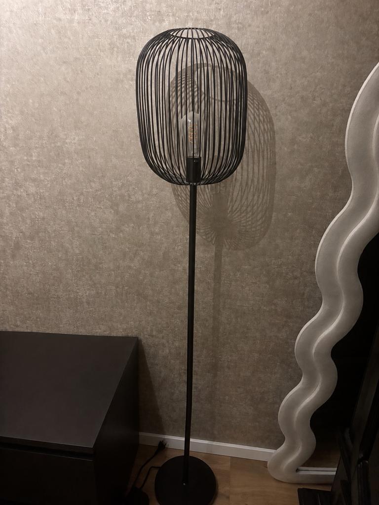 Moderne zwarte vloerlamp, Ophalen, Zo goed als nieuw, Metaal, 150 tot 200 cm