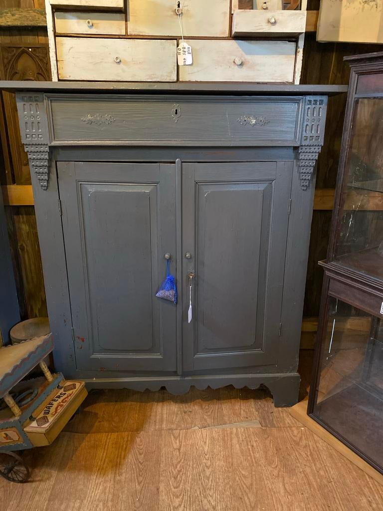 Antieke kast, sleets grijs - H134 B114 D47 cm, Ophalen