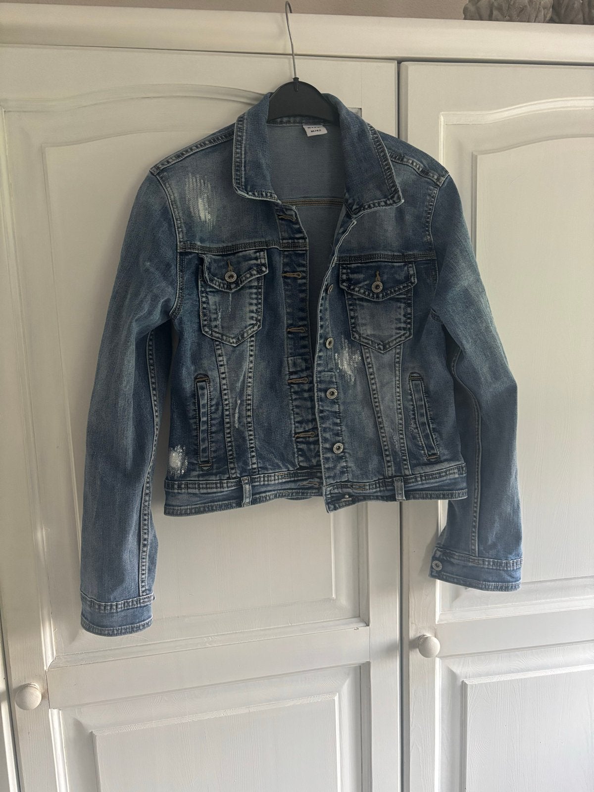 Stoere spijkerjas met pailletten - Maat M, Ophalen of Verzenden, Zo goed als nieuw, Maat 38/40 (M), Blauw