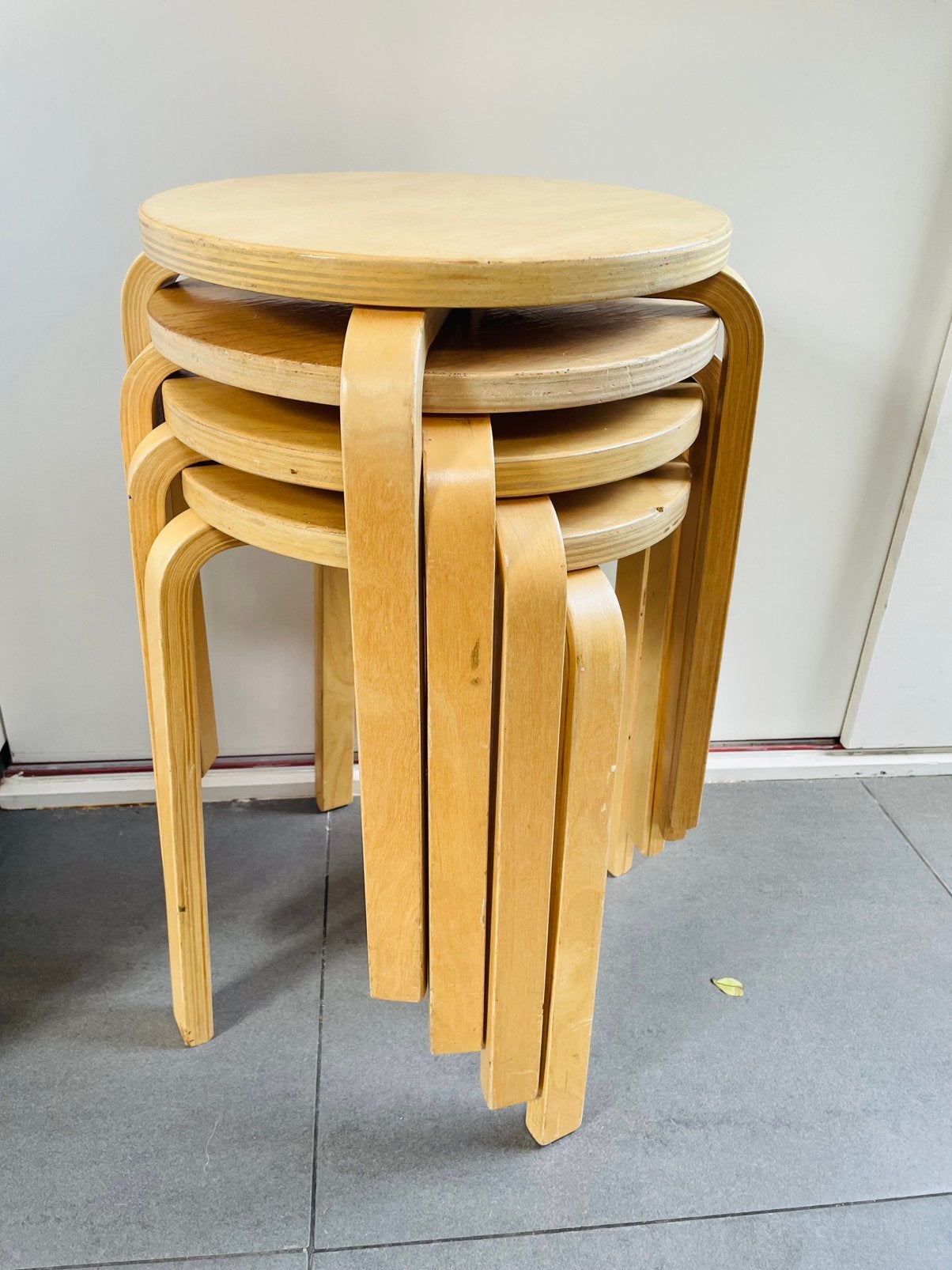 4 ikea Frosta houten krukken, Huis en Inrichting, Krukjes, Ophalen of Verzenden, Gebruikt, Hout