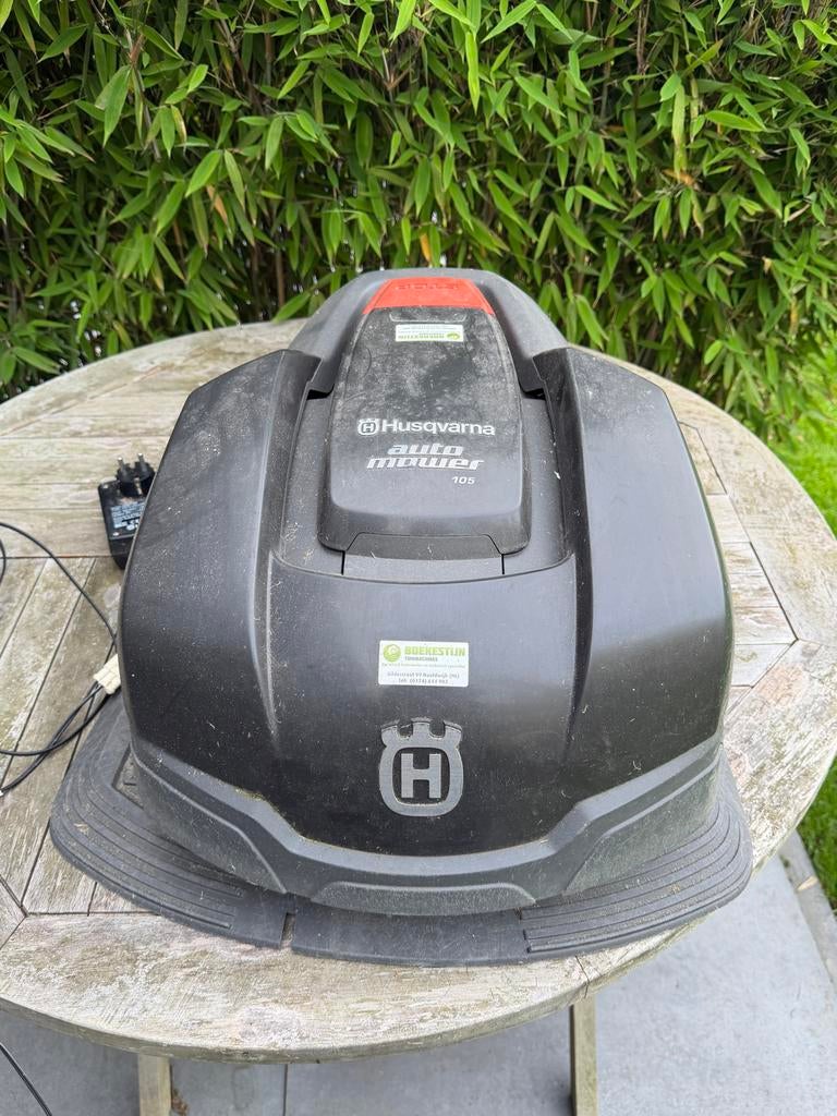 Husqvarna Automower 105 Robotmaaier inclusief accessoires, Ophalen, Gebruikt, Minder dan 20 cm