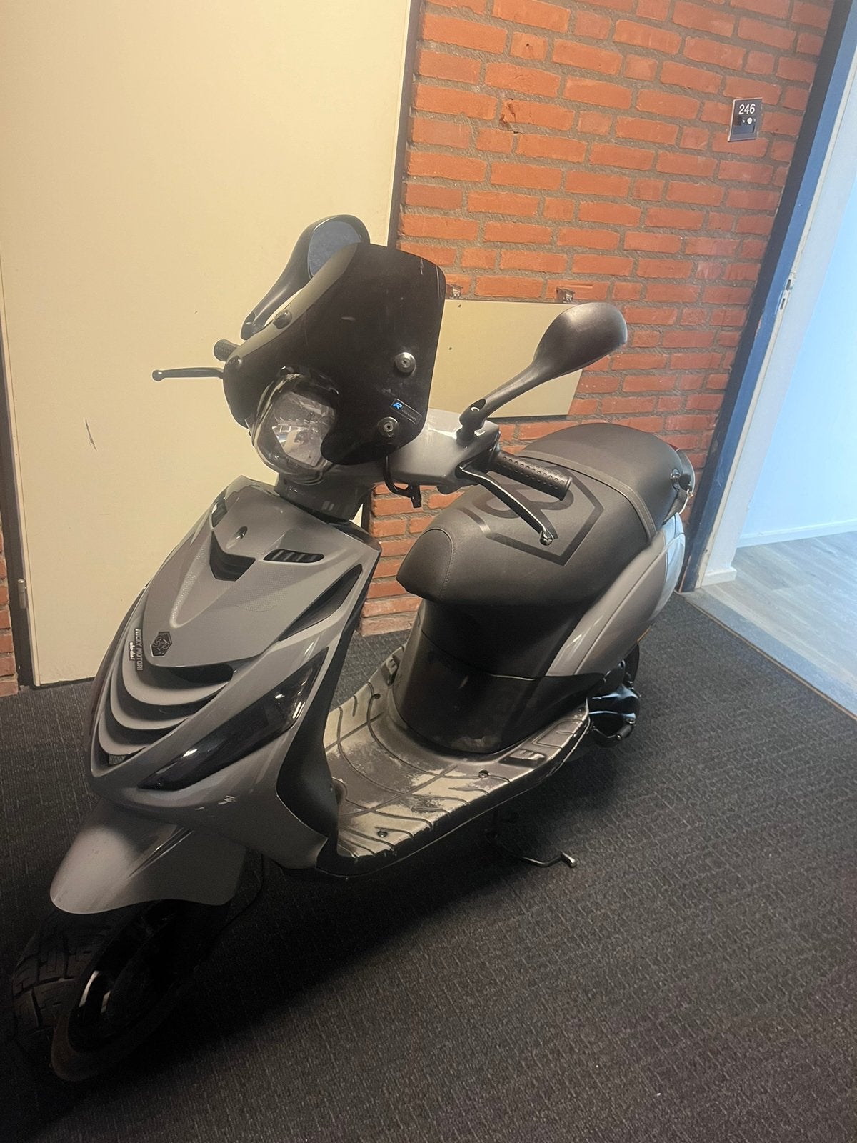 Piaggio Zip 70cc polinni Sleeper - Grijs, Ophalen of Verzenden, Gebruikt, Benzine, Piaggio
