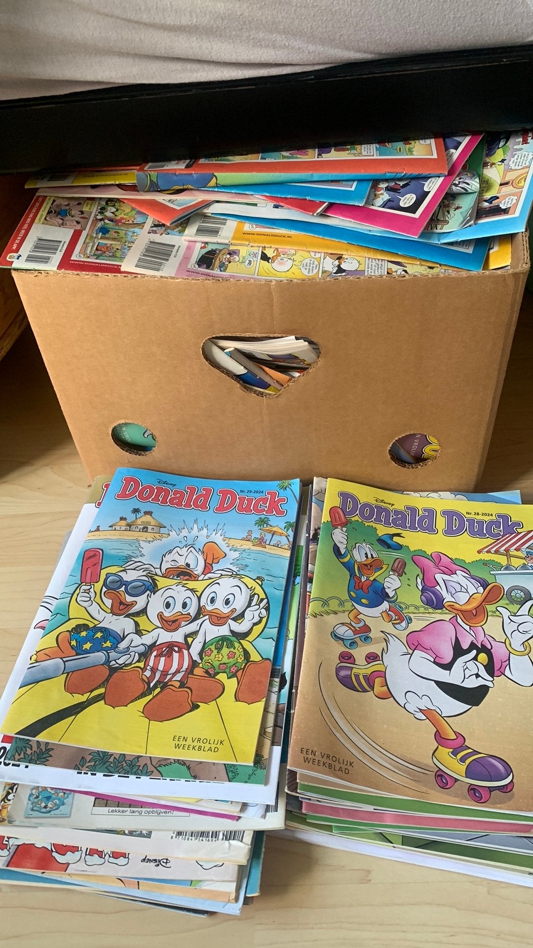 Donald Duck doos vol, Meerdere comics, Ophalen, Zo goed als nieuw, Europa
