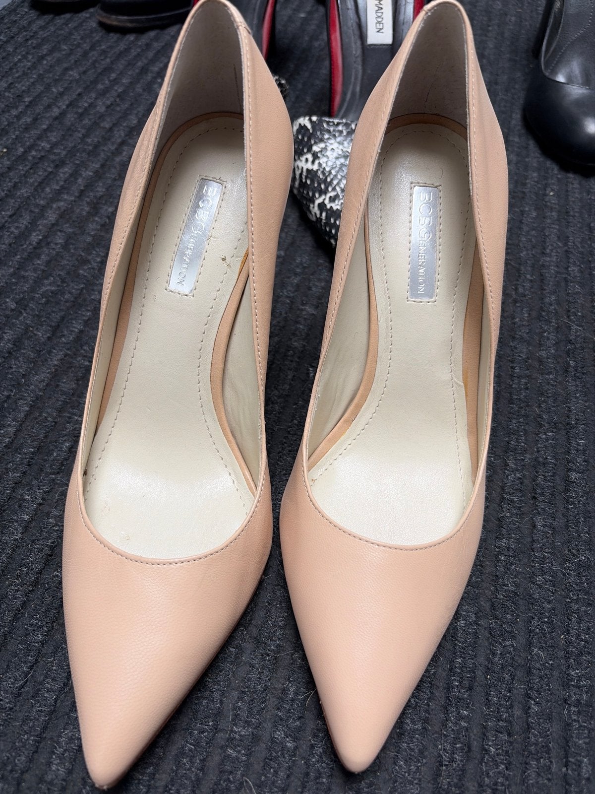 BCBGeneration Pumps - Zo goed als nieuw - Maat 38, Kleding | Dames, Schoenen, Ophalen of Verzenden, Zo goed als nieuw, Beige, Pumps