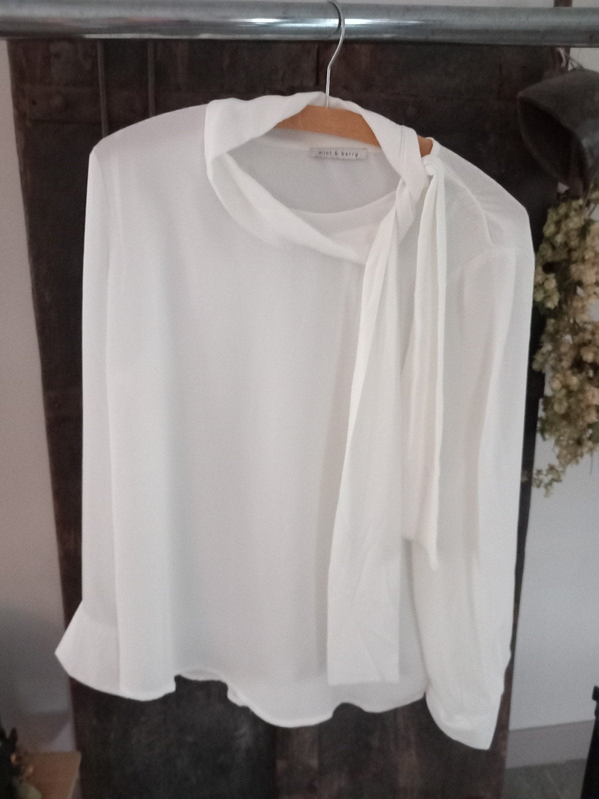 Mooie witte dunne blouse., Ophalen of Verzenden, Zo goed als nieuw, Wit