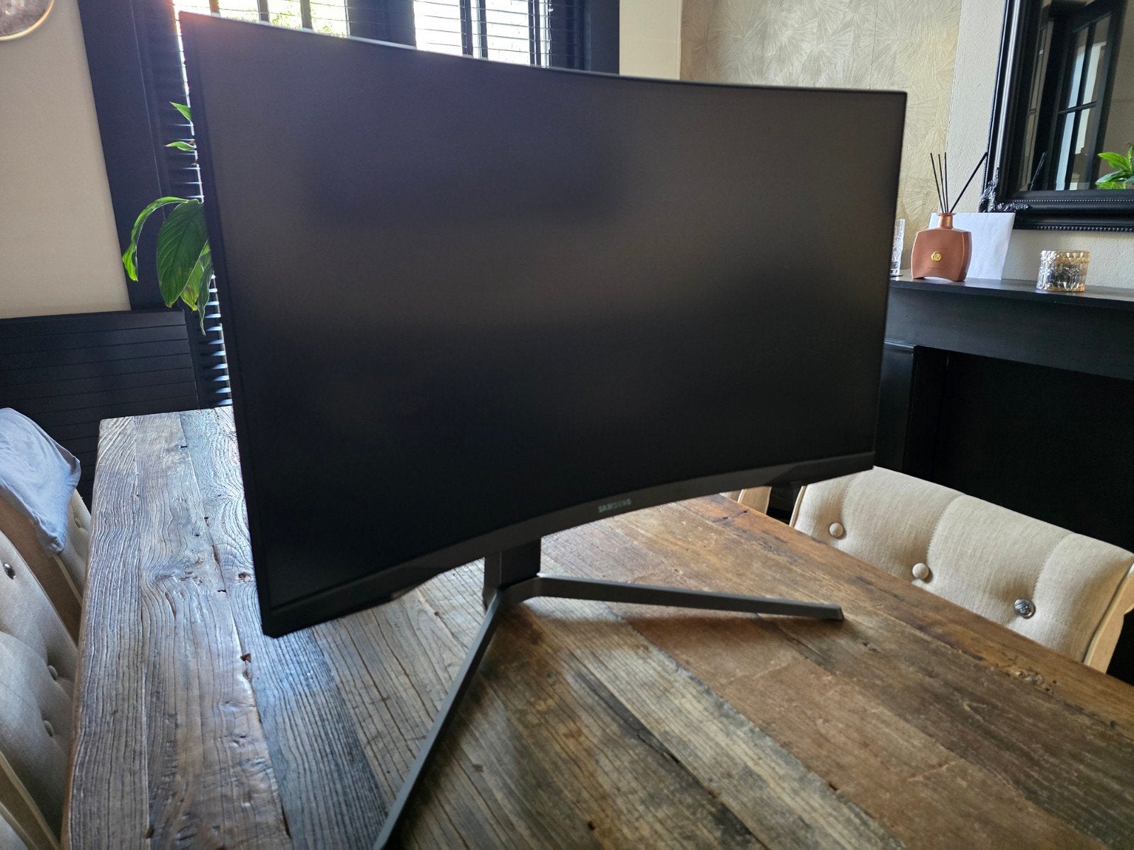 Samsung G7 Odyssey 27 inch Curved 240Hz G-Sync Monitor, Ophalen