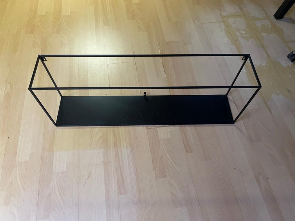 Zwart metalen wandrek / boekenplank, Ophalen, Zo goed als nieuw
