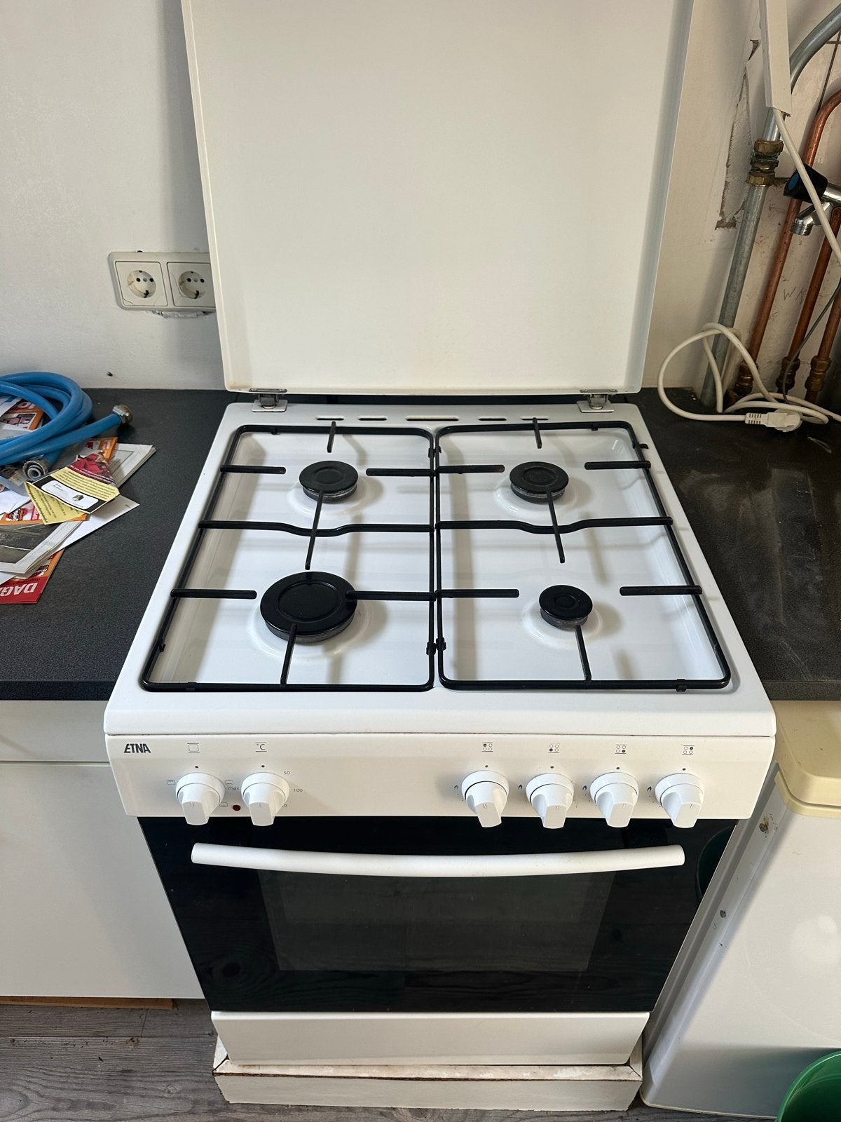 Etna wit gasfornuis met oven 60cm - Ophalen vanaf 15 juli, Witgoed en Apparatuur, Fornuizen, Ophalen, Gebruikt, 4 kookzones, Gas