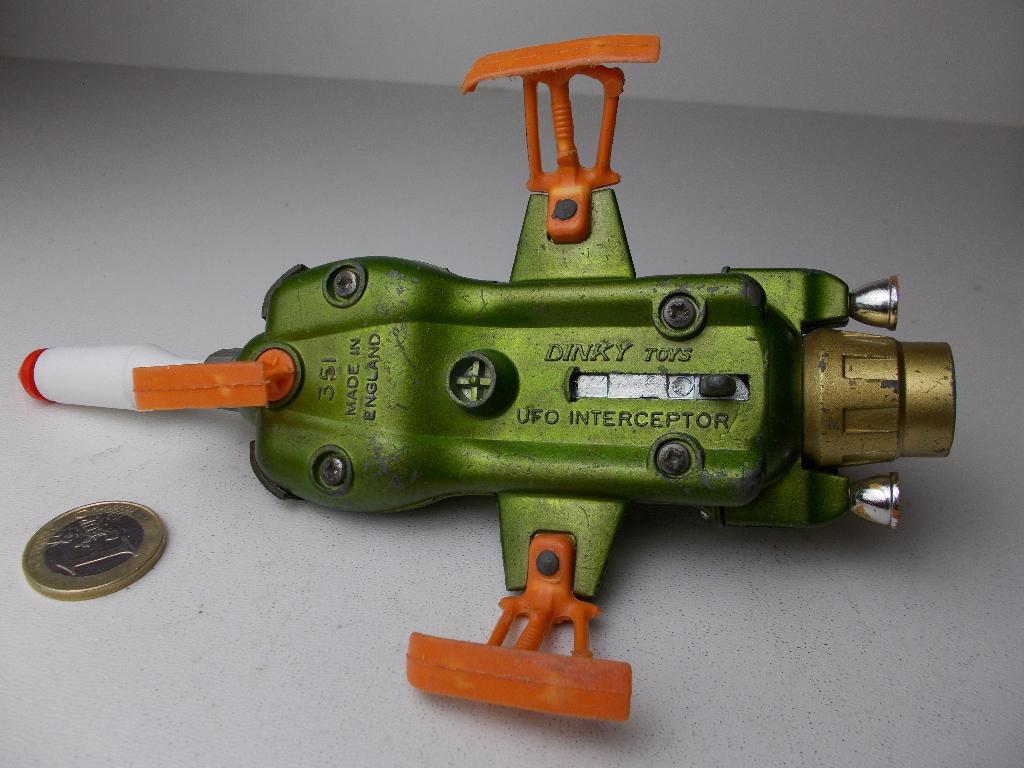 1971 Dinky Toys 351 SHADO UFO INTERCEPTOR + werkende raket!, Ophalen of Verzenden, Gebruikt, Overige typen, Dinky Toys