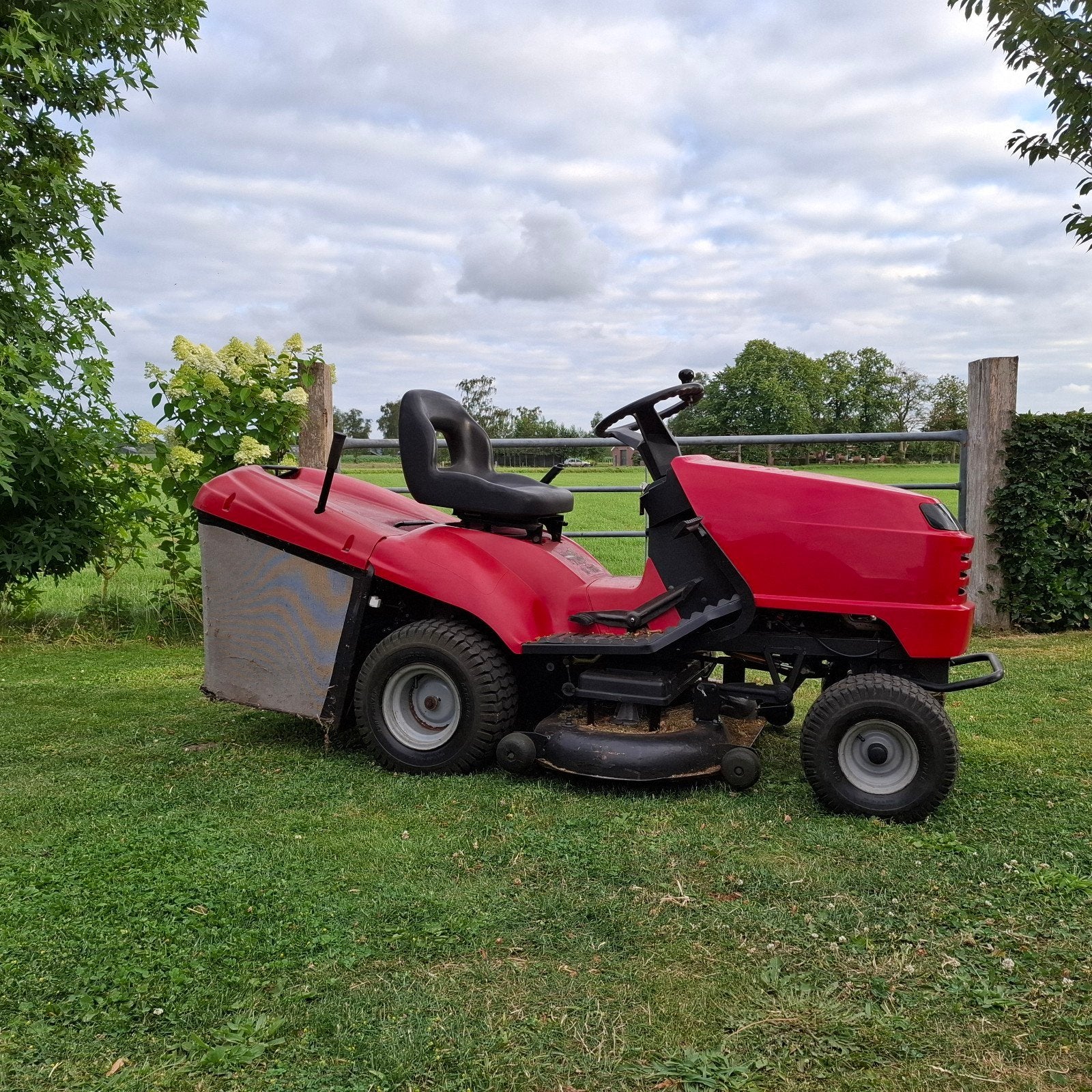 Honda zitmaaier HF2116 H - Krachtige benzine grasmaaier, Tuin en Terras, Grasmaaiers, Ophalen, Cirkelmaaier, Honda, Gebruikt