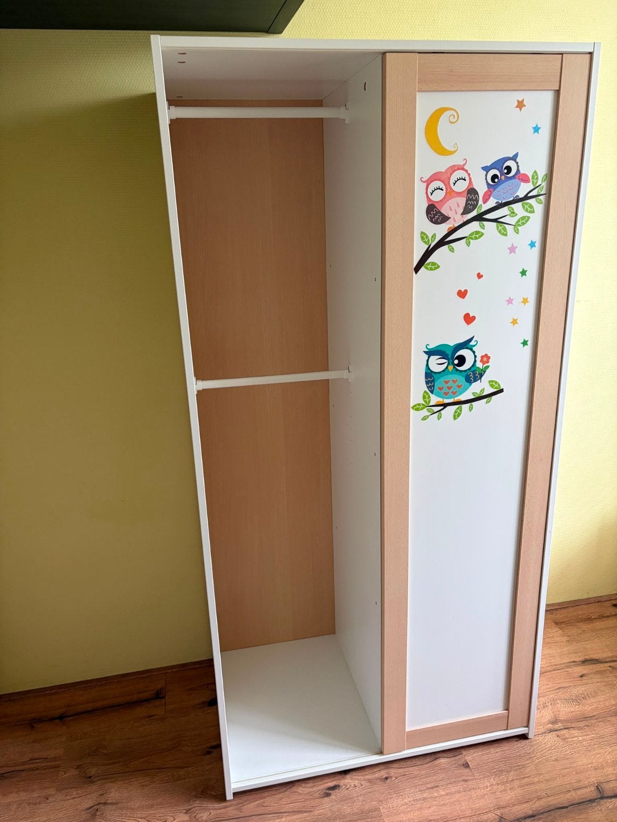 IKEA Sniglar Kinderkast met Uilenstickers, Kinderen en Baby's, Kinderkamer | Commodes en Kasten, Ophalen, Gebruikt, Kast, 105 cm of meer