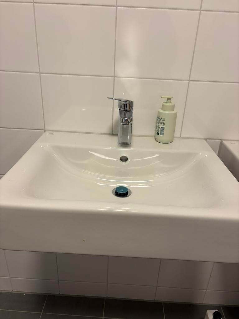 wasbakken 2 stuks ideal standard met kraan, Huis en Inrichting, Badkamer | Badkamermeubels, Ophalen, Minder dan 50 cm, Zo goed als nieuw