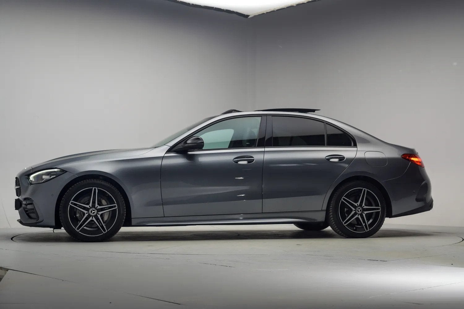 Mercedes-Benz C-Klasse 300e AMG Line Limited Aut. [ Panorama, Auto's, Automaat, 167 km/l, Bedrijf, Hybride Elektrisch/Benzine